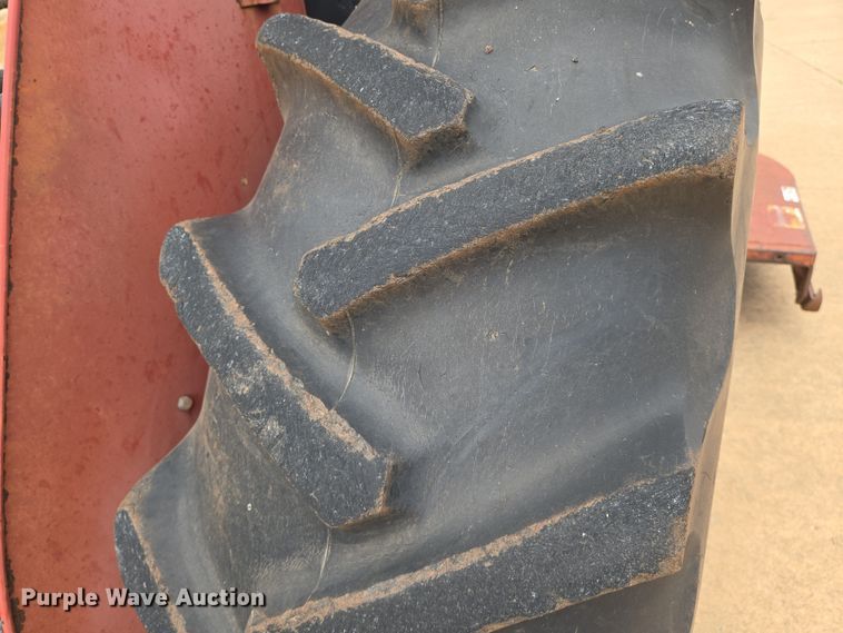 image for item EN8105 1985 Case IH 685 tractor