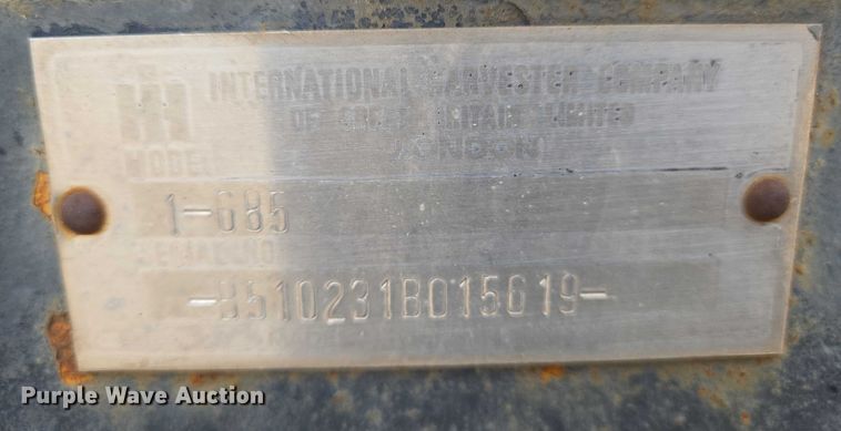 image for item EN8105 1985 Case IH 685 tractor