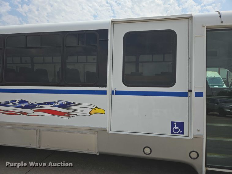 image for item ER5268 2007 Chevrolet C5V042 shuttle bus