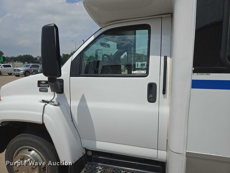 image for item ER5268 2007 Chevrolet C5V042 shuttle bus