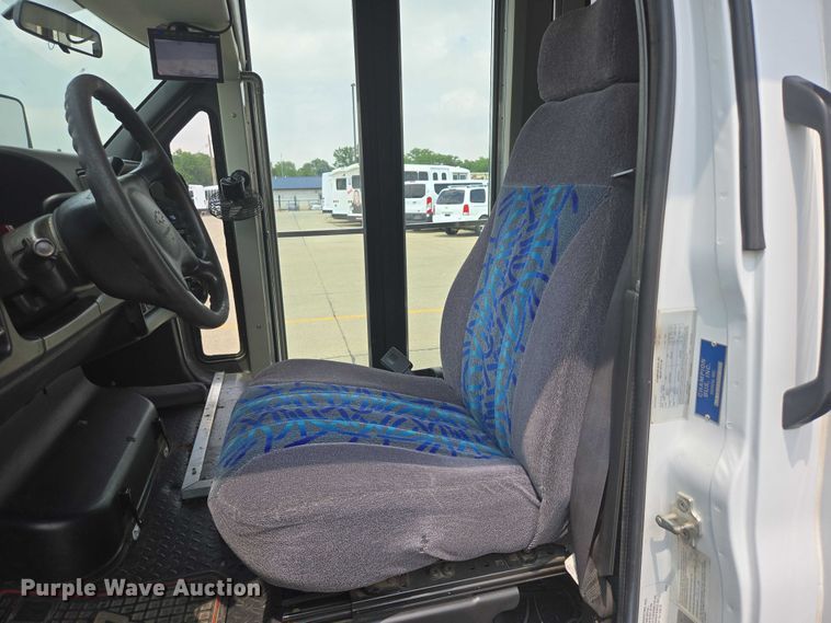 image for item ER5268 2007 Chevrolet C5V042 shuttle bus