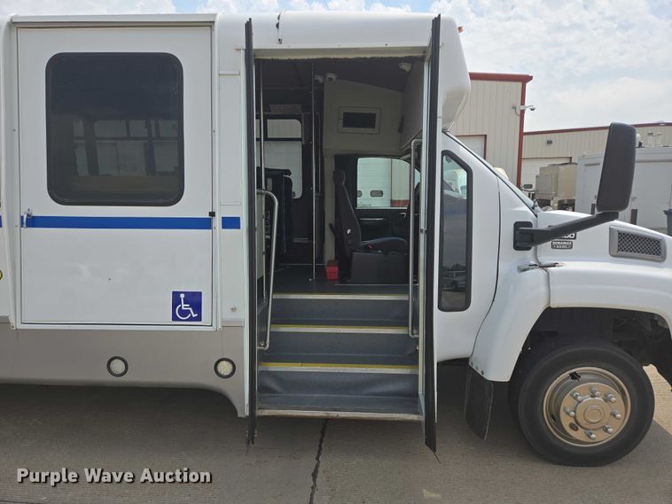 image for item ER5268 2007 Chevrolet C5V042 shuttle bus