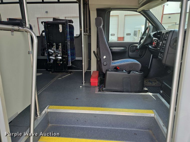 image for item ER5268 2007 Chevrolet C5V042 shuttle bus