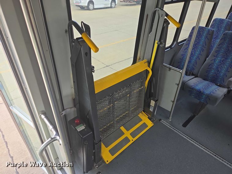 image for item ER5268 2007 Chevrolet C5V042 shuttle bus