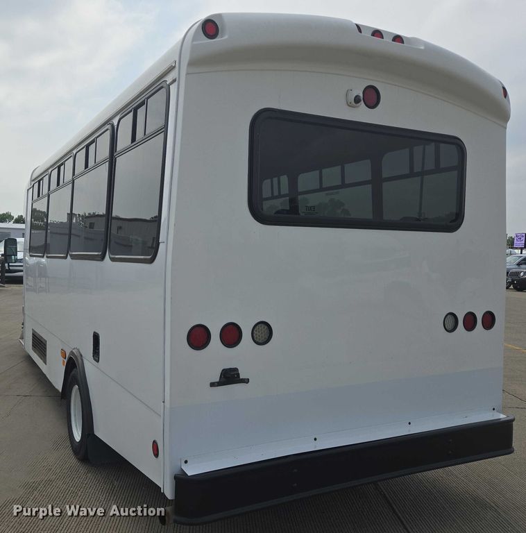 image for item ER5269 2015 Ford E450 shuttle bus