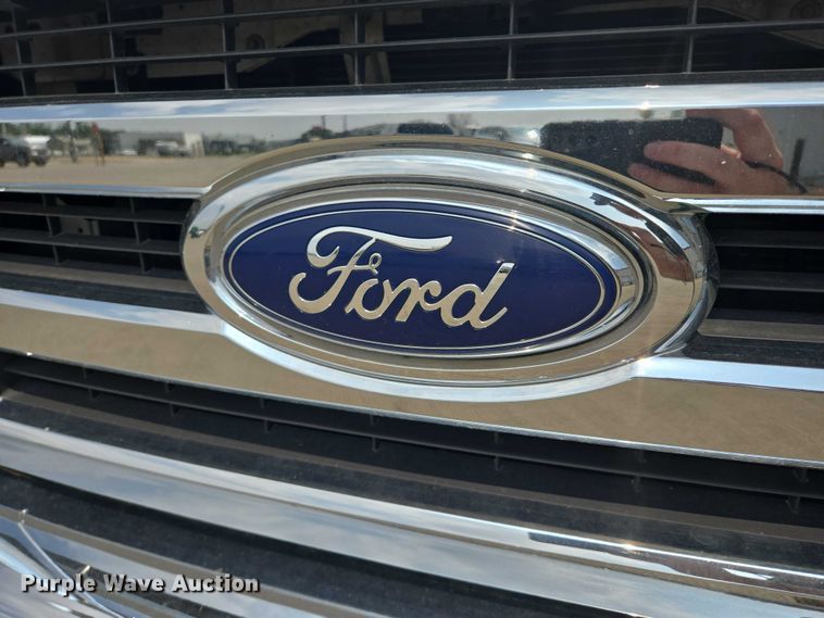 image for item ER5269 2015 Ford E450 shuttle bus