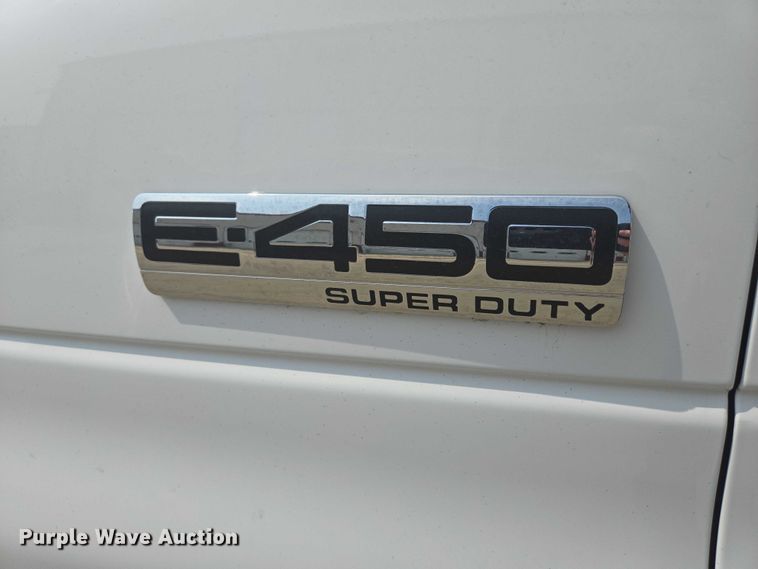 image for item ER5269 2015 Ford E450 shuttle bus