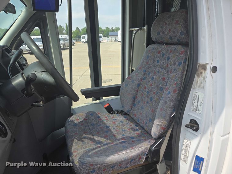 image for item ER5269 2015 Ford E450 shuttle bus