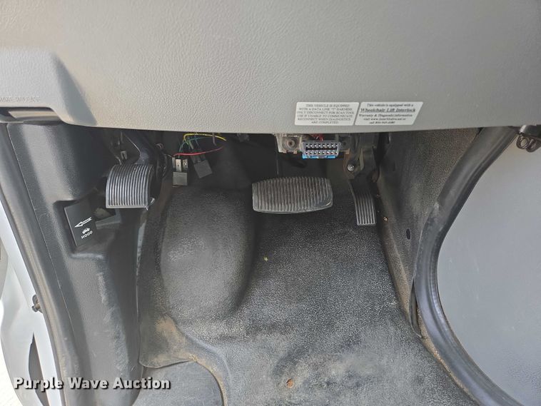 image for item ER5269 2015 Ford E450 shuttle bus