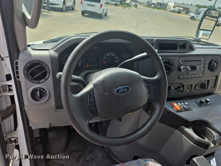 image for item ER5269 2015 Ford E450 shuttle bus