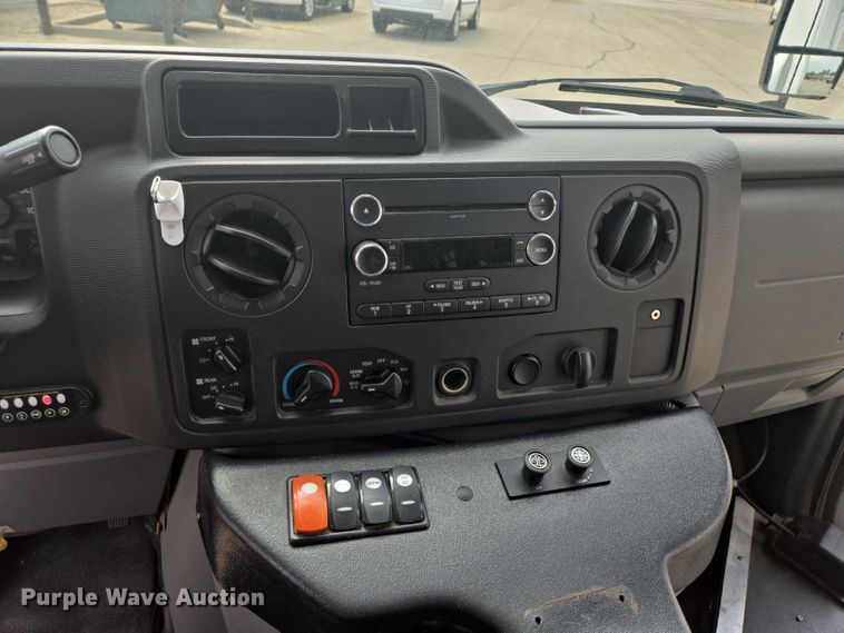 image for item ER5269 2015 Ford E450 shuttle bus