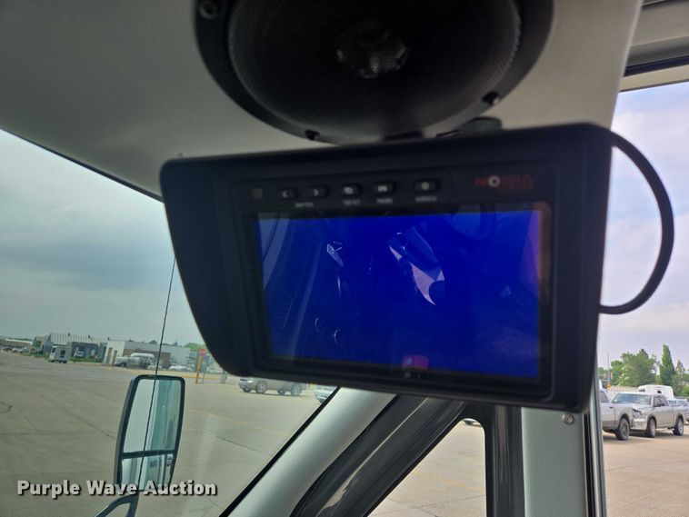 image for item ER5269 2015 Ford E450 shuttle bus