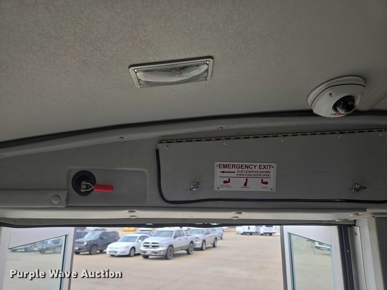 image for item ER5269 2015 Ford E450 shuttle bus