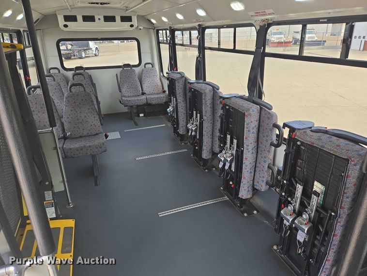 image for item ER5269 2015 Ford E450 shuttle bus