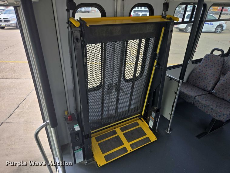 image for item ER5269 2015 Ford E450 shuttle bus