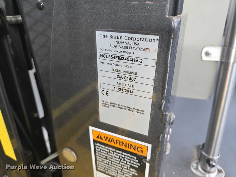 image for item ER5269 2015 Ford E450 shuttle bus