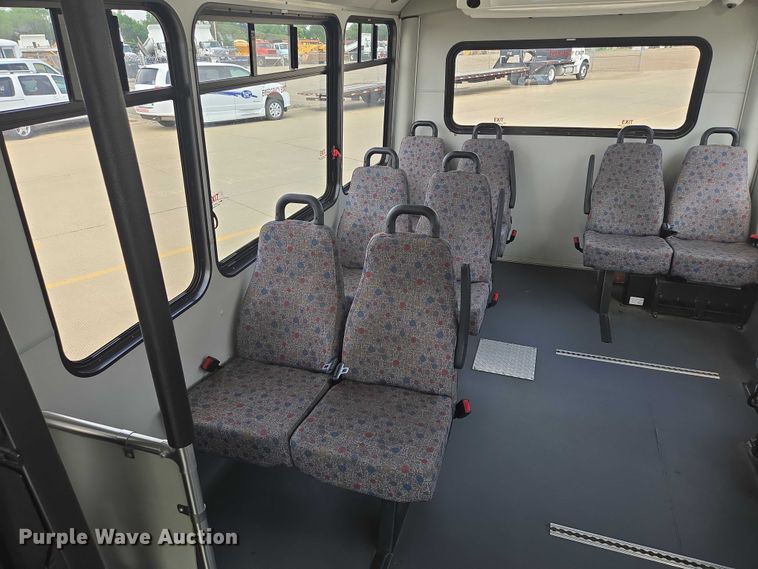 image for item ER5269 2015 Ford E450 shuttle bus