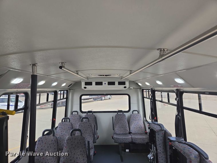 image for item ER5269 2015 Ford E450 shuttle bus