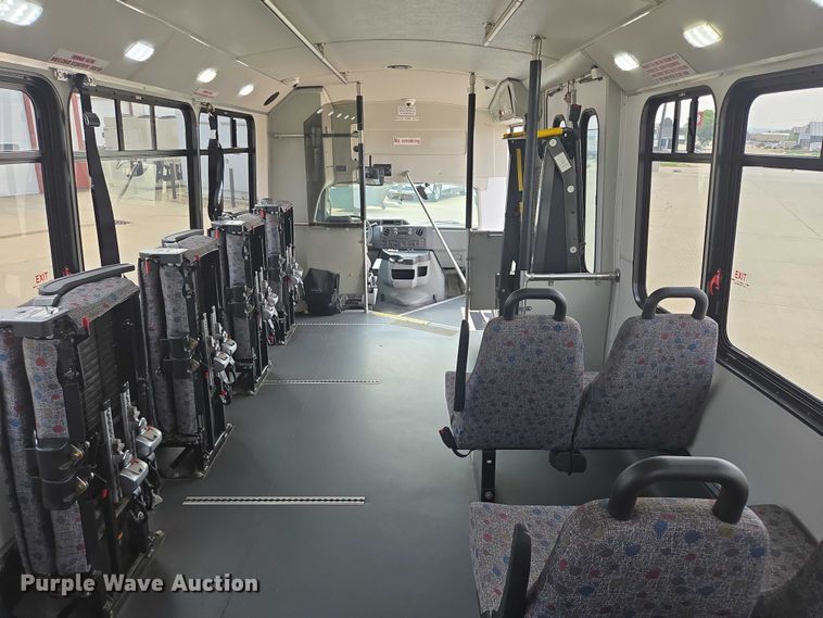 image for item ER5269 2015 Ford E450 shuttle bus