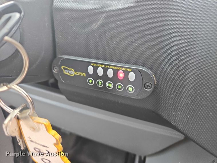 image for item ER5269 2015 Ford E450 shuttle bus