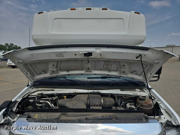 image for item ER5269 2015 Ford E450 shuttle bus