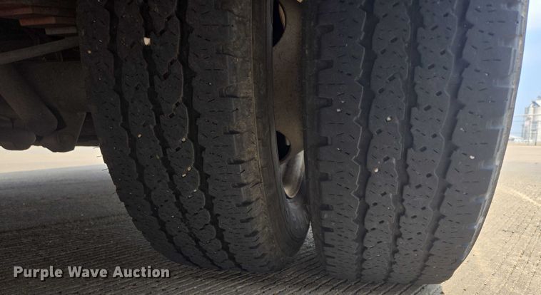 image for item ER5269 2015 Ford E450 shuttle bus