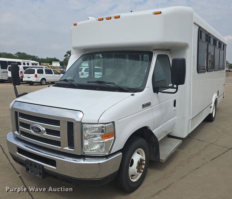 image for item ER5270 2016 Ford E450 shuttle bus