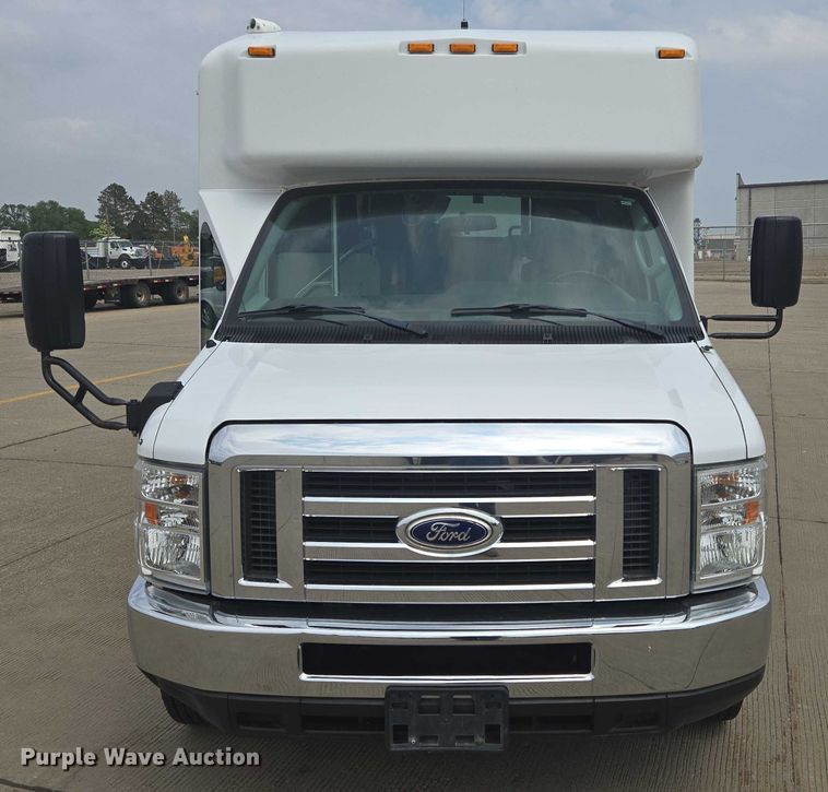 image for item ER5270 2016 Ford E450 shuttle bus