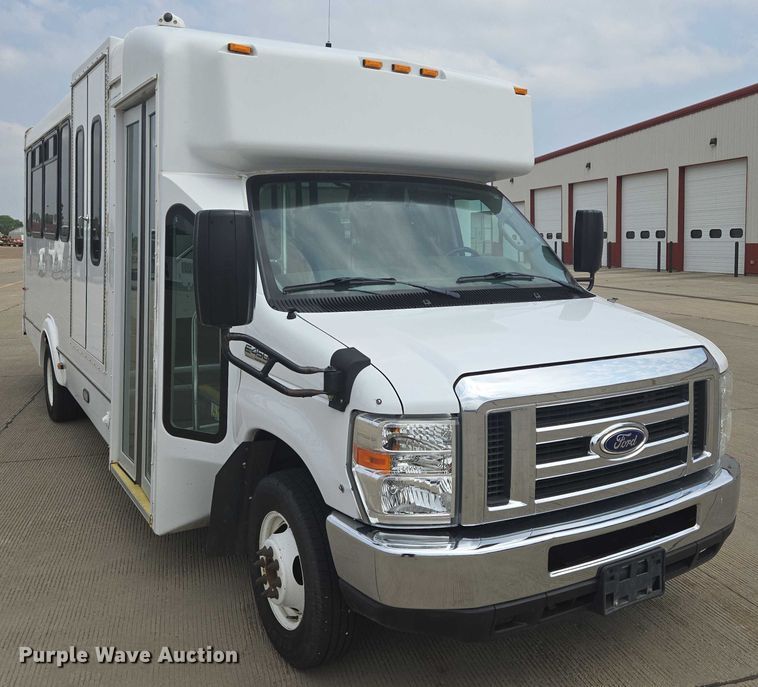 image for item ER5270 2016 Ford E450 shuttle bus