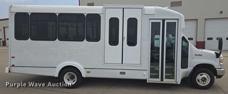 image for item ER5270 2016 Ford E450 shuttle bus