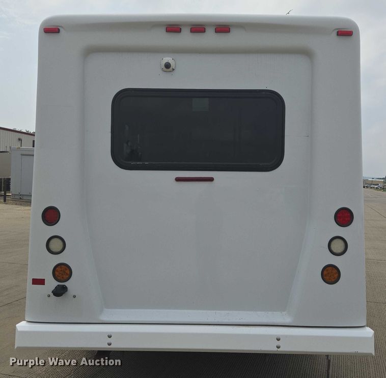 image for item ER5270 2016 Ford E450 shuttle bus