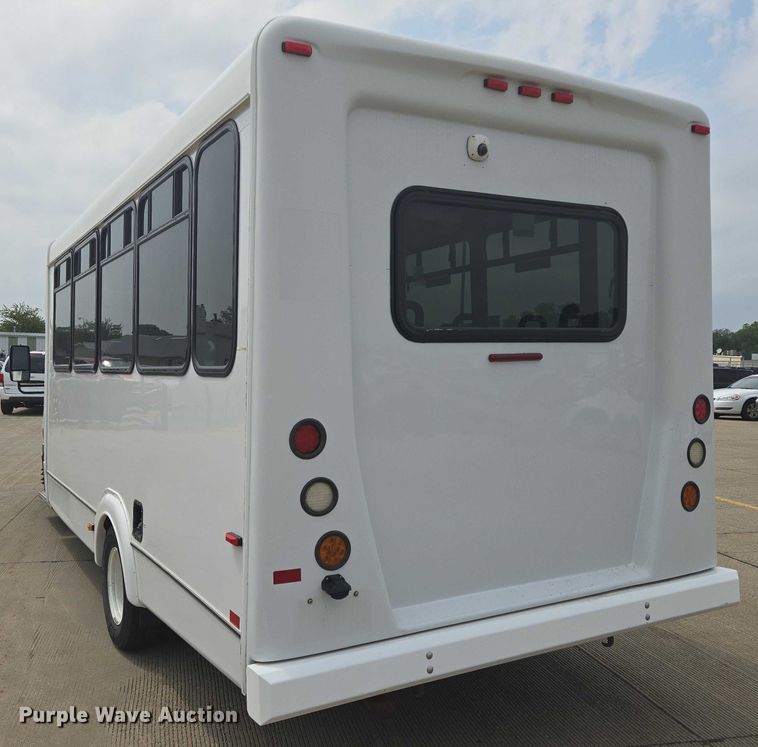 image for item ER5270 2016 Ford E450 shuttle bus