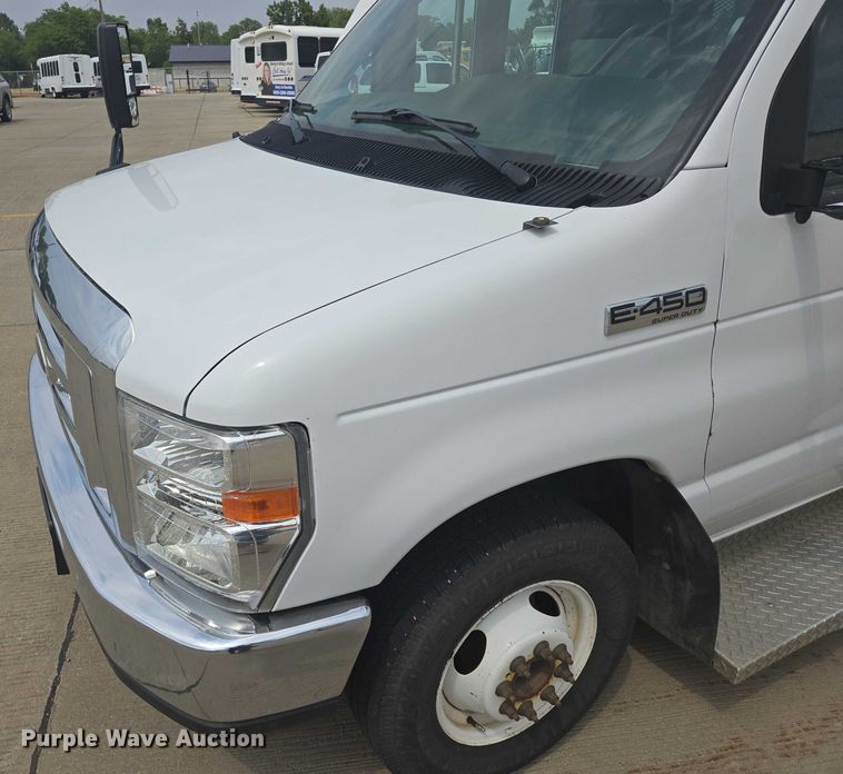 image for item ER5270 2016 Ford E450 shuttle bus
