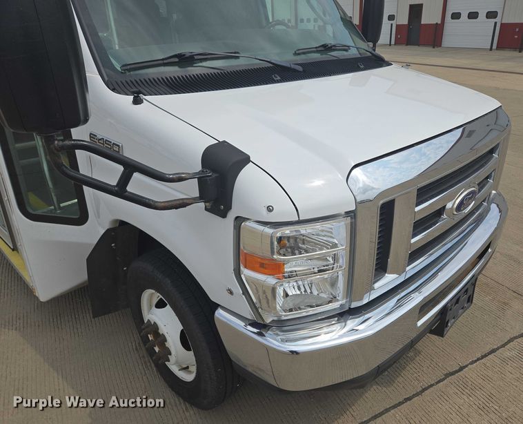 image for item ER5270 2016 Ford E450 shuttle bus