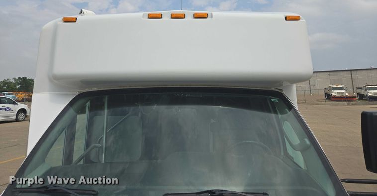 image for item ER5270 2016 Ford E450 shuttle bus