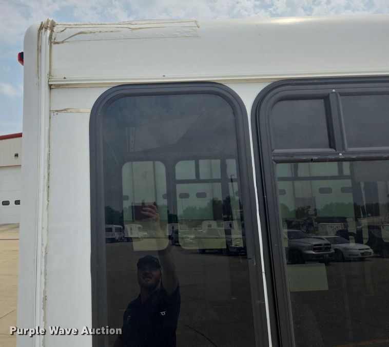 image for item ER5270 2016 Ford E450 shuttle bus