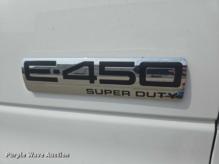 image for item ER5270 2016 Ford E450 shuttle bus