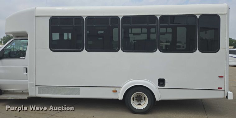 image for item ER5270 2016 Ford E450 shuttle bus