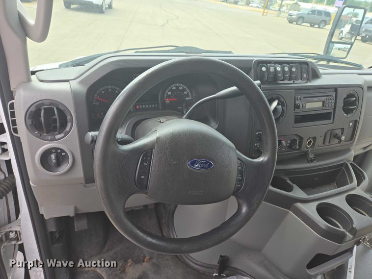 image for item ER5270 2016 Ford E450 shuttle bus