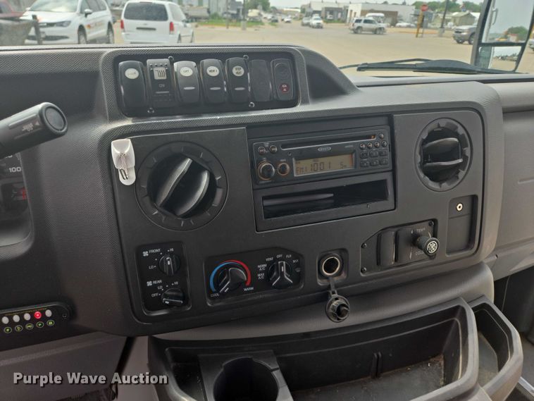 image for item ER5270 2016 Ford E450 shuttle bus