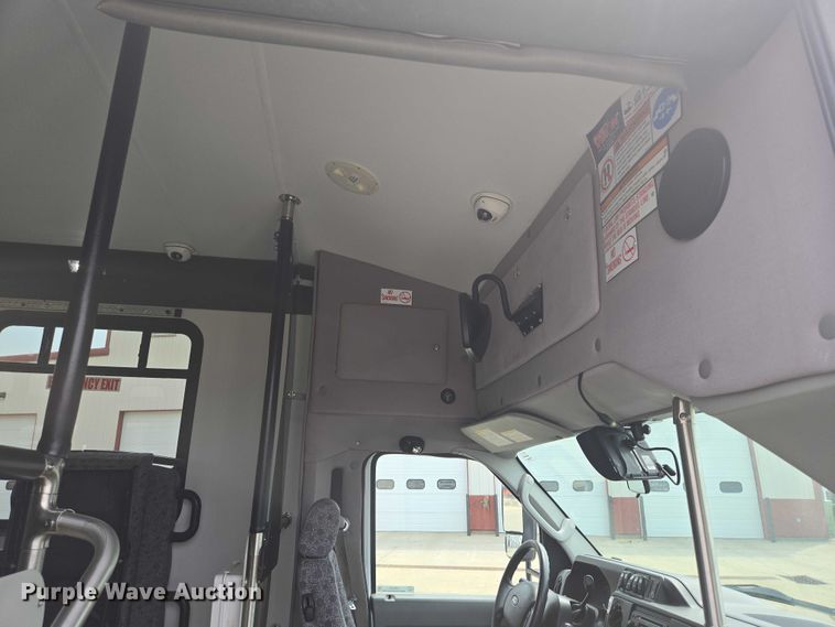 image for item ER5270 2016 Ford E450 shuttle bus