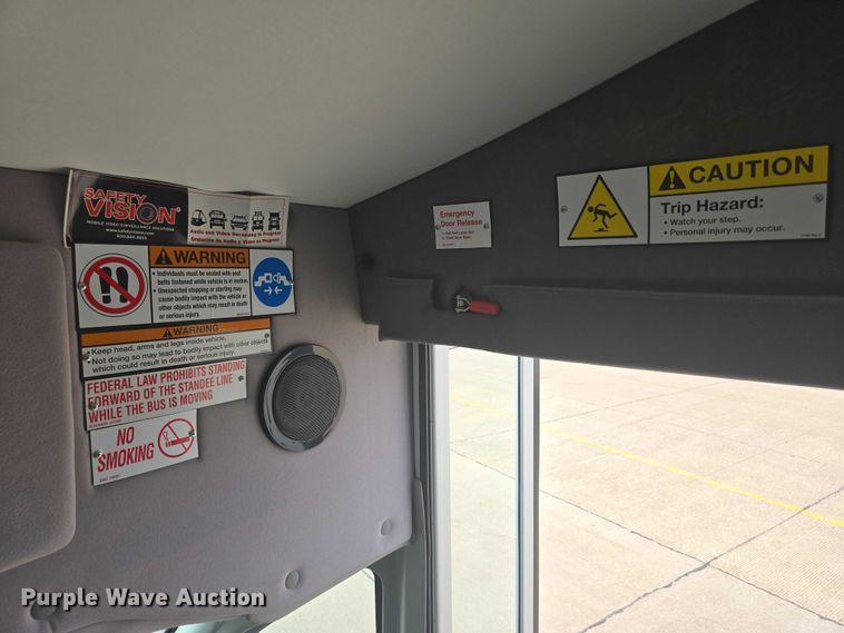 image for item ER5270 2016 Ford E450 shuttle bus