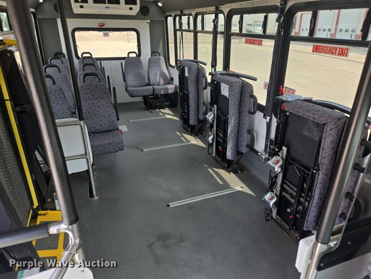 image for item ER5270 2016 Ford E450 shuttle bus