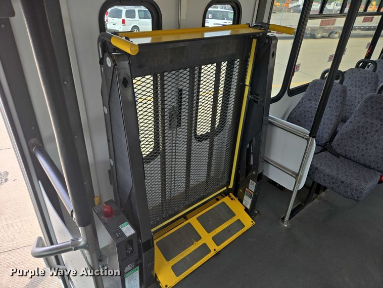 image for item ER5270 2016 Ford E450 shuttle bus