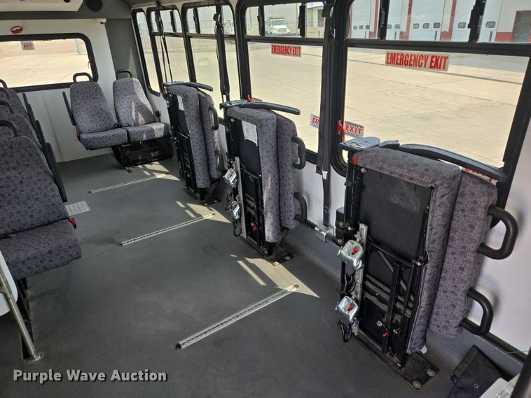 image for item ER5270 2016 Ford E450 shuttle bus