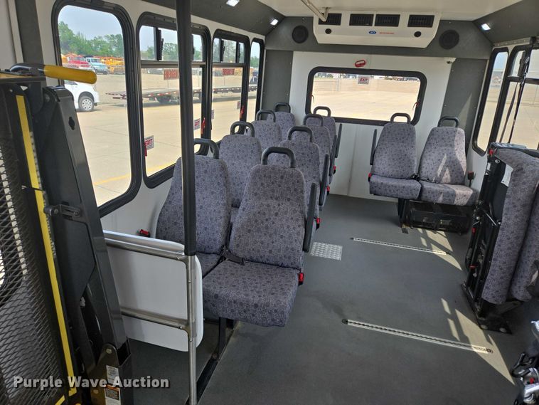 image for item ER5270 2016 Ford E450 shuttle bus