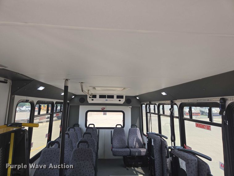 image for item ER5270 2016 Ford E450 shuttle bus
