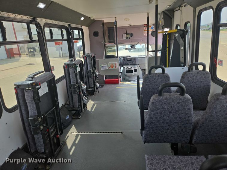 image for item ER5270 2016 Ford E450 shuttle bus