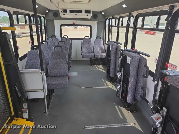 image for item ER5270 2016 Ford E450 shuttle bus