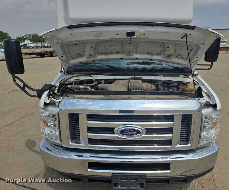 image for item ER5270 2016 Ford E450 shuttle bus